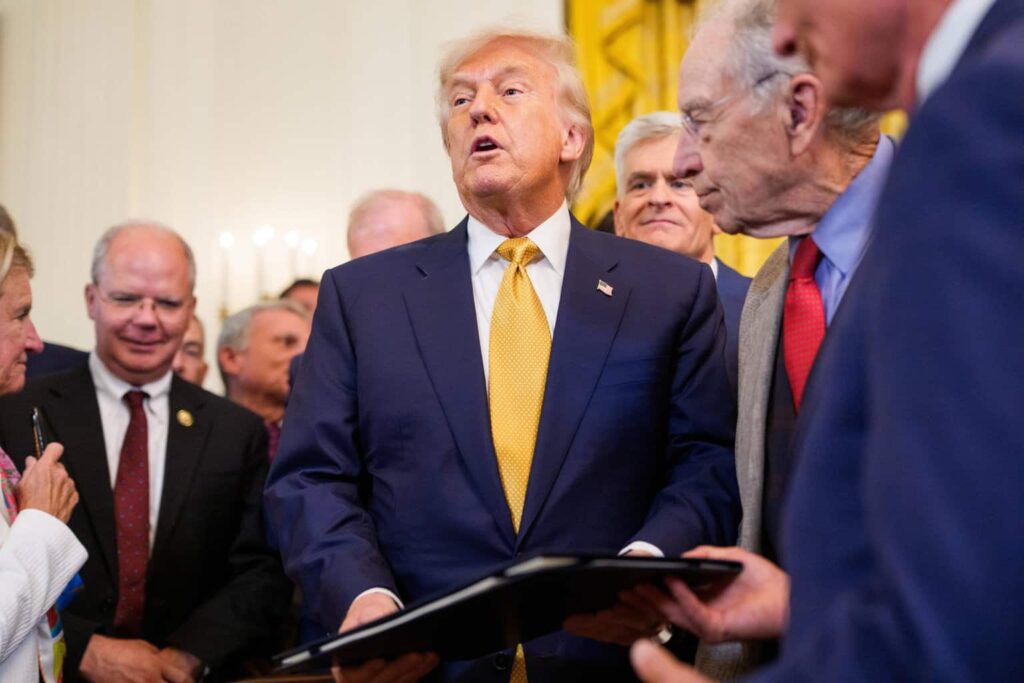 Trump ordena divulgar el testimonio del gran jurado que acusó formalmente a Epstein