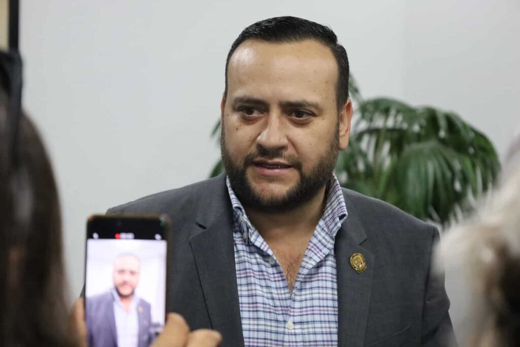 Reconoce Arturo Medina coordinación entre Maru Campos y Federación para atender Guadalupe y Calvo