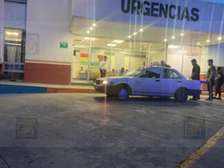 Fallece mujer al llegar al ISSSTE; su cuerpo quedó dentro de un taxi
