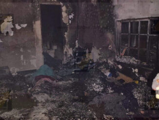 Policías municipales rescatan a familia del incendio de su casa