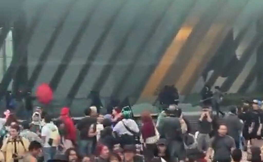 UNAM condena destrucción en el MUAC durante marcha contra gentrificación