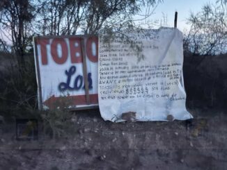 Localizan narcomanta en carretera Aldama; señalan a agentes y al «Señor de la V»