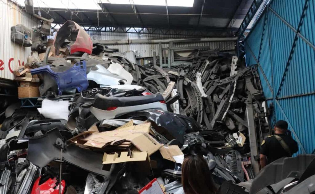 Aseguran en CDMX casi mil toneladas de autopartes presuntamente robadas