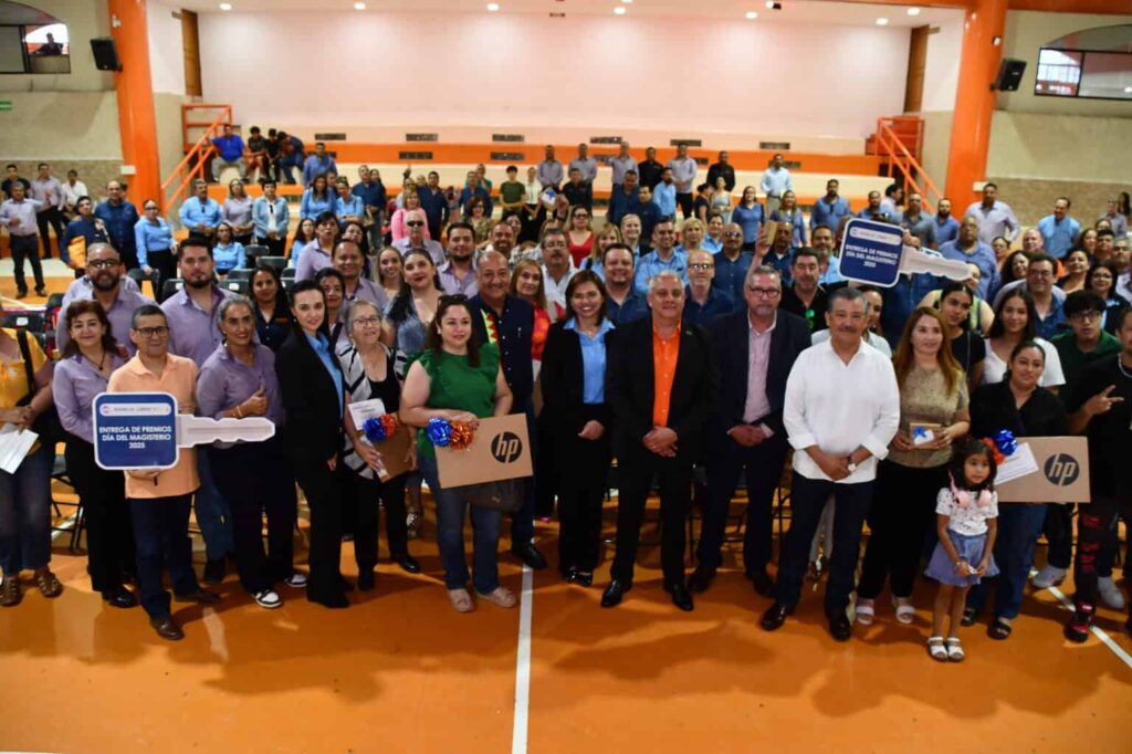 Entregan premios del sorteo por Día del Magisterio 2025
