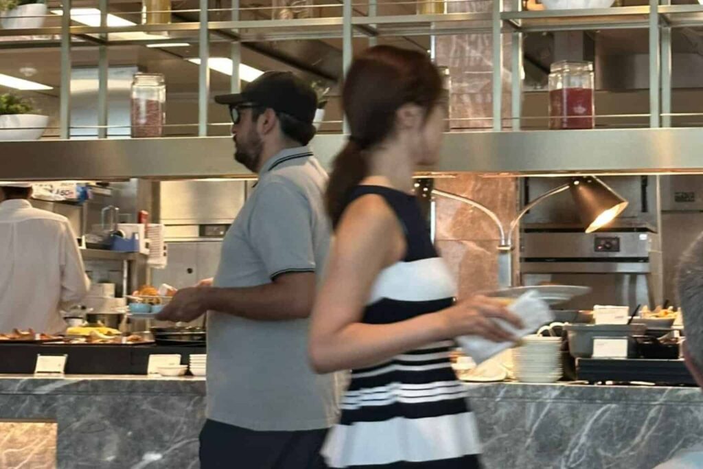 Captan a Andrés Manuel López Beltrán en Tokio, Japón