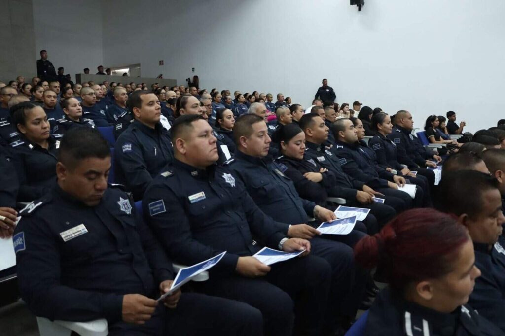 Reconocen a Policías del Mes por actos heroicos o relevantes