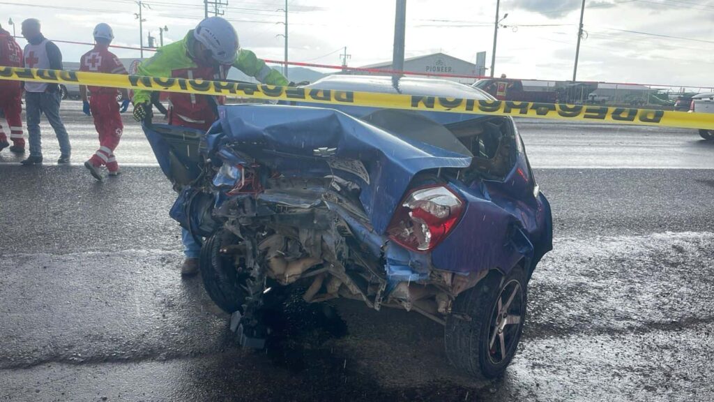 Choque frontal en Corredor Comercial deja un conductor fallecido; responsable huye