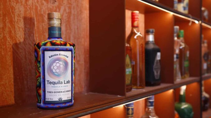 imponen-en-jalisco-un-record-guinness-al-reunir-3-mil-199-botellas-de-tequila.jpg Imponen en Jalisco un Récord Guinness al reunir 3 mil 199 botellas de tequila