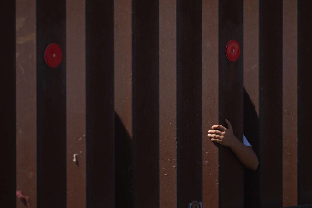 Alertan persecuciones de agentes migratorios encubiertos en frontera con México