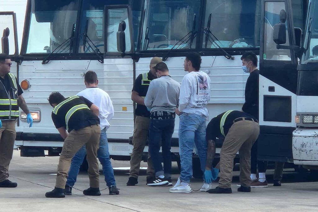 Florida invita a reportar a los ex para deportarlos de EE.UU.