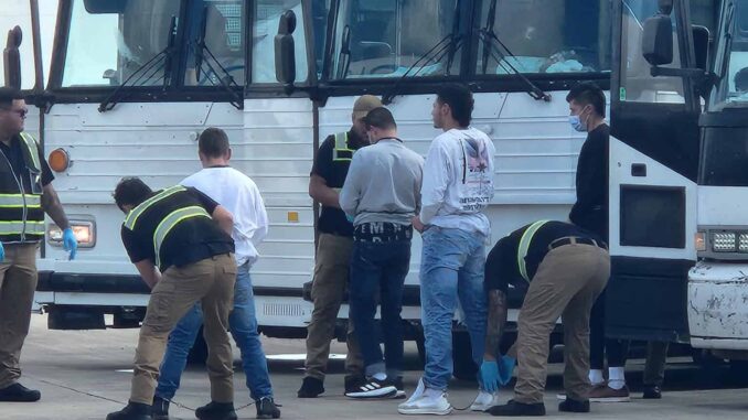 florida-invita-a-reportar-a-los-ex-para-deportarlos-de-eeuu.jpg Florida invita a reportar a los ex para deportarlos de EE.UU.