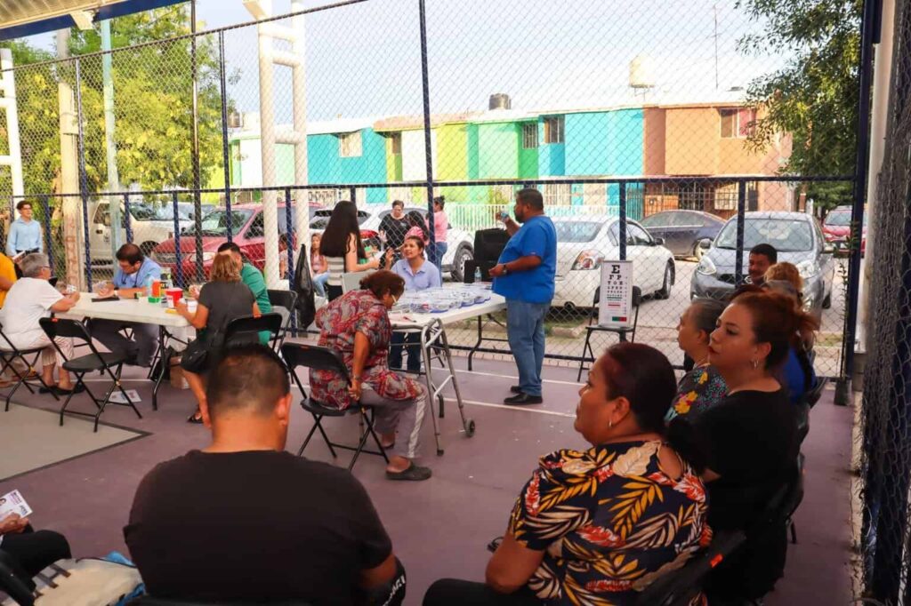 Acerca Joss Vega servicios de salud a más de 150 personas en la colonia Vallarta