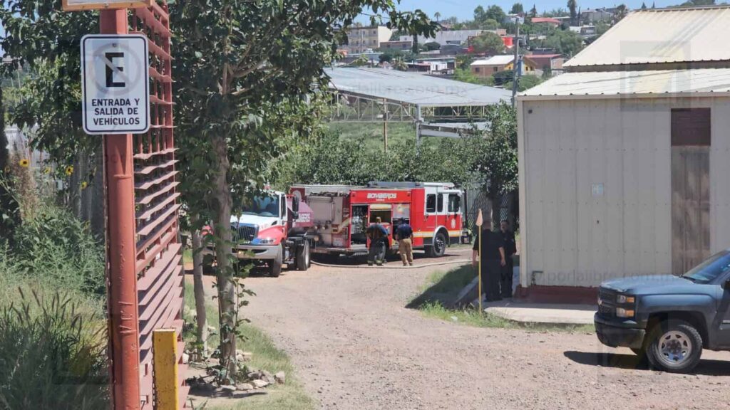Controlan incendio en fábrica de tejas en Campestre del Bosque