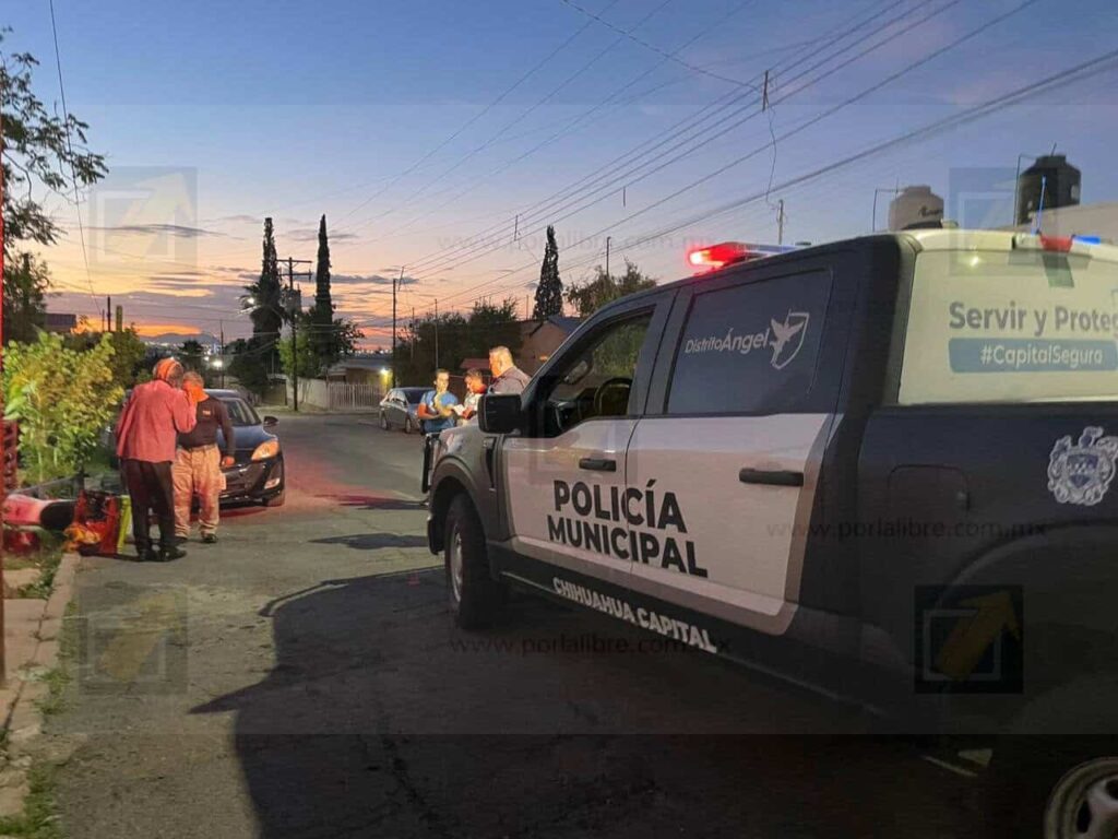 Detienen a hombre mayor por conducir ebrio una motocicleta