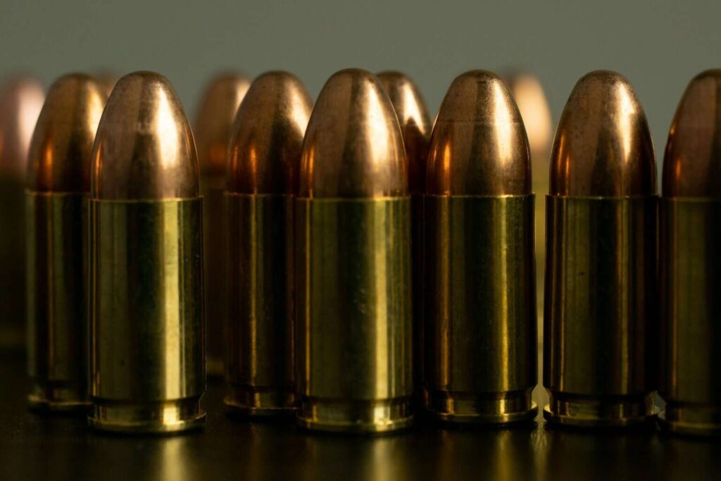 Condenan a prisión a 6 hombres en Florida por tráfico de armas hacia cárteles de Mexico