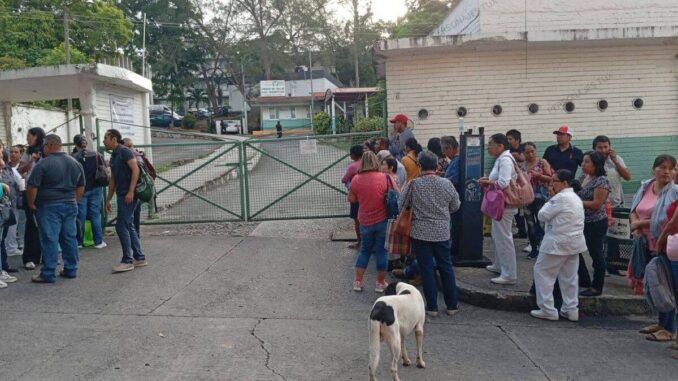 sujeto-irrumpe-en-imss-de-tuxpan-y-dispara-contra-paciente-quien-sobrevivio.jpg Sujeto irrumpe en IMSS de Tuxpan y dispara contra paciente, quien sobrevivió