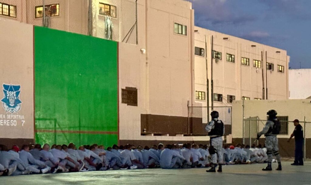 Realizan operativo de revisión en el CERESO No. 7 de Cuauhtémoc