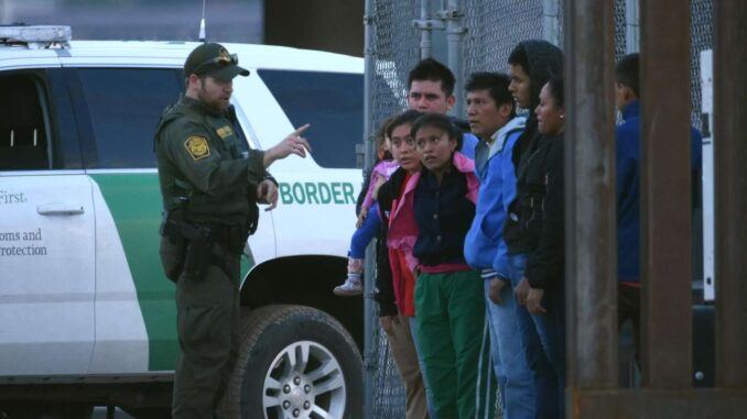 Trump reconoce que los trabajadores migrantes que deporta son difíciles de reemplazar