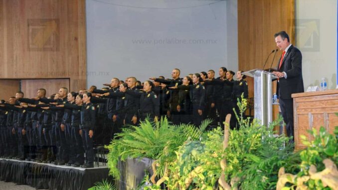 se-gradua-nueva-generacion-de-policias-y-bomberos.jpeg Se gradúa nueva generación de policías y bomberos