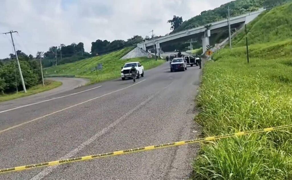 Abandonan restos humanos sobre carretera Poza Rica-Cazones, en Veracruz