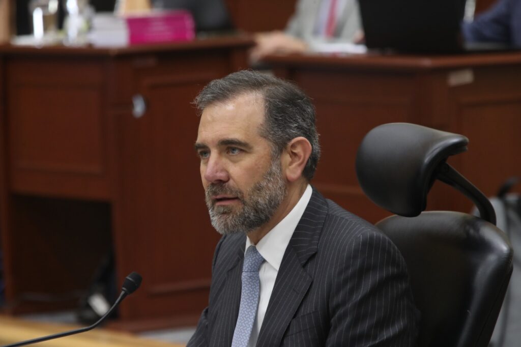 SCJN ampara a Lorenzo Córdova; SEP deberá eliminar su imagen de libros de texto