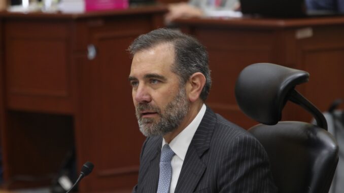 SCJN ampara a Lorenzo Córdova; SEP deberá eliminar su imagen de libros de texto