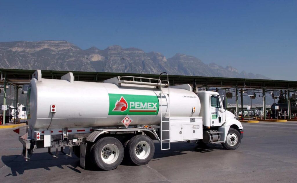 Pemex gastará casi mil 600 millones de dólares para combatir mercado ilícito de combustibles