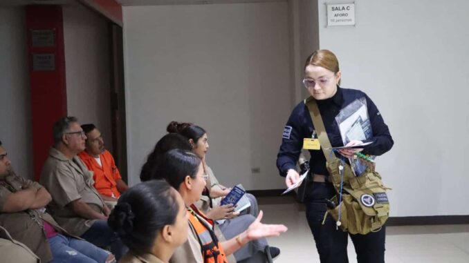 imparten-platica-en-maquiladoras-para-evitar-robos-de-viviendas.jpg Imparten plática en maquiladoras para evitar robos de viviendas