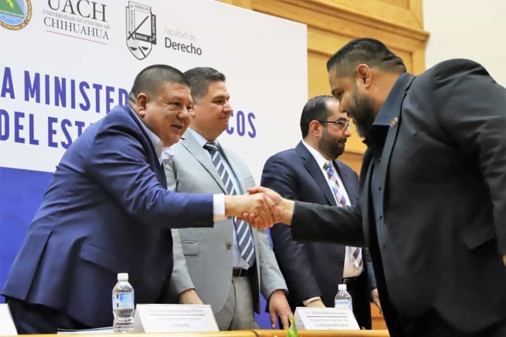 Encabeza Fiscal General César Jáuregui Moreno entrega de Manuales para MPs