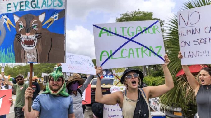 México atiende a 81 connacionales recluidos en ‘Alligator Alcatraz’ en EE.UU.