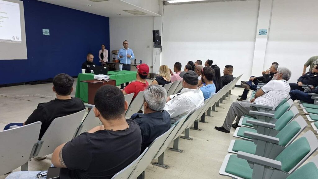 Capacita DSPM a conductores de plataformas en protocolos de seguridad y violencia de género