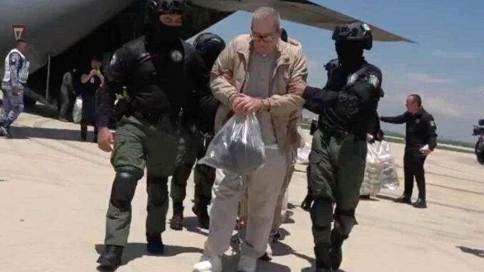 entrega-de-26-criminales-a-estados-unidos-fue-una-decision-soberana-y-por-seguridad-de-mexico-sheinbaum.jpg Entrega de 26 criminales a Estados Unidos fue una decisión soberana y por seguridad de México: Sheinbaum