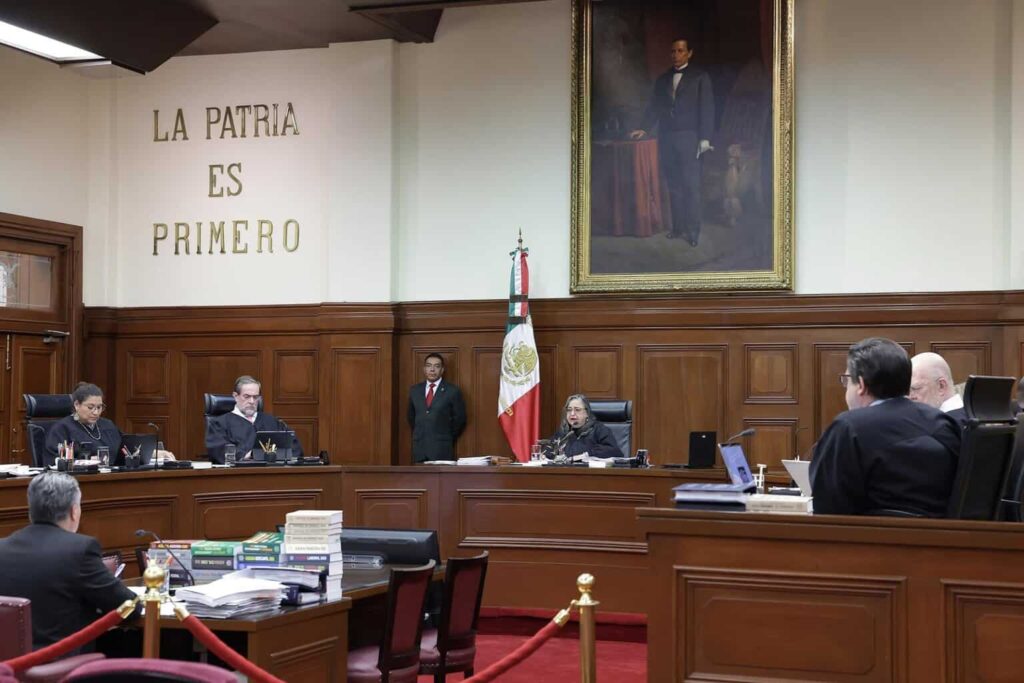 Sheinbaum critica convocatoria de la Suprema Corte para una sesión extraordinaria