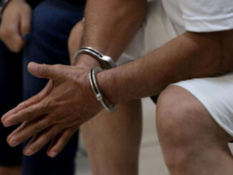 Hombre detenido por amenazar a esposa de Brian Thompson, CEO asesinado de UnitedHealthcare