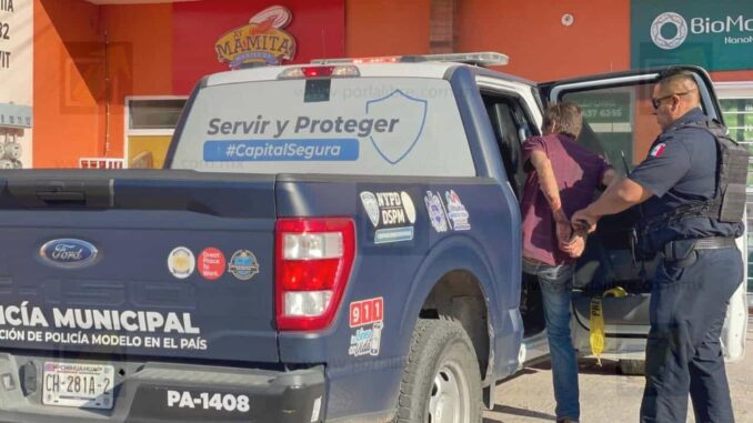 joven-intoxicado-se-avienta-contra-un-vehiculo-con-la-intencion-de-que-lo-mediquen.jpeg Joven intoxicado se avienta contra un vehículo con la intención de que lo mediquen