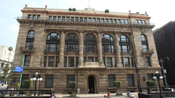 Banxico recorta la tasa de interés en 25 puntos, a 7.75%