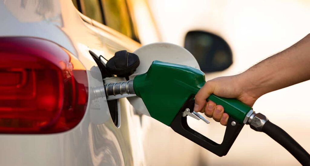 Gobierno renovará acuerdo para topar a 24 pesos la gasolina magna