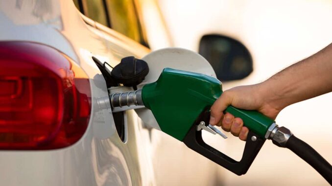Gobierno renovará acuerdo para topar a 24 pesos la gasolina magna