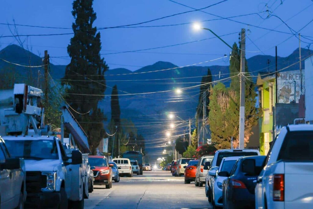 Modernizan calles de colonia Villa Nueva con luminarias LED
