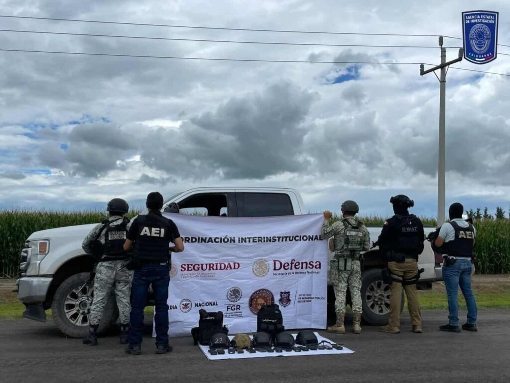 Un vehículo y armas asegurados tras enfrentamiento de policías estatales y sicarios rumbo a Bachíniva