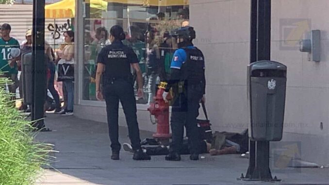 rina-en-centro-de-la-ciudad-deja-un-hombre-sin-vida-pareja-detenida.jpeg Riña en Centro de la ciudad deja un hombre sin vida; pareja detenida