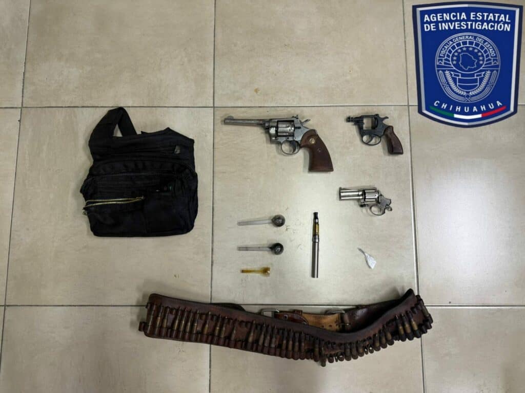 Aseguran AEI y Ejército Mexicano, vehículo, armas de fuego y droga