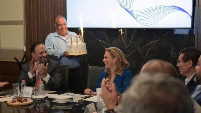festeja-gabinete-estatal-a-la-gobernadora-maru-campos-por-su-cumpleanos.jpeg Festeja Gabinete Estatal a la gobernadora Maru Campos por su cumpleaños