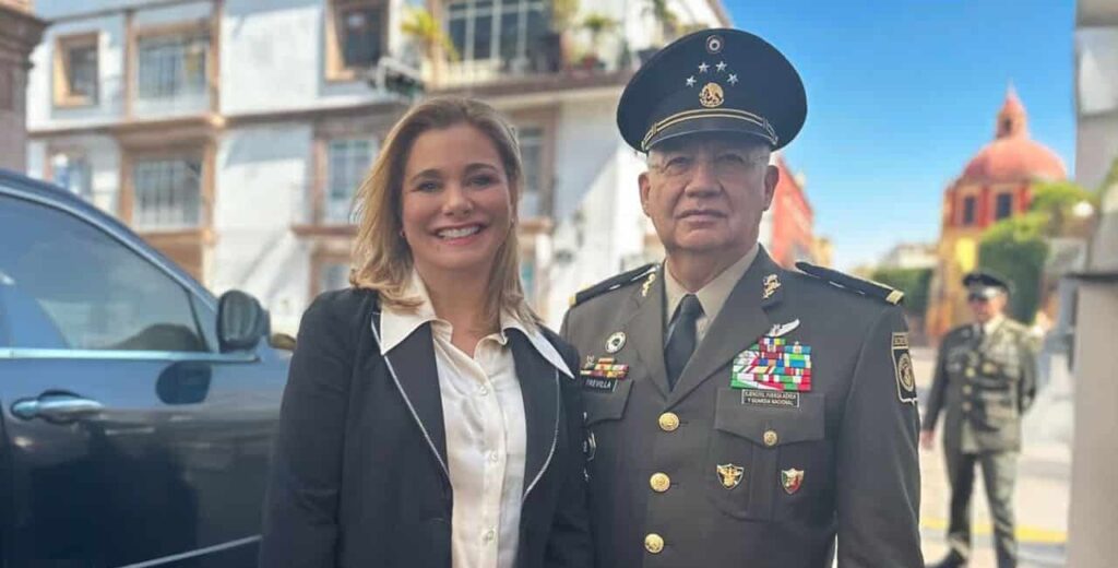 Maru Campos se reúne con secretario de la Defensa