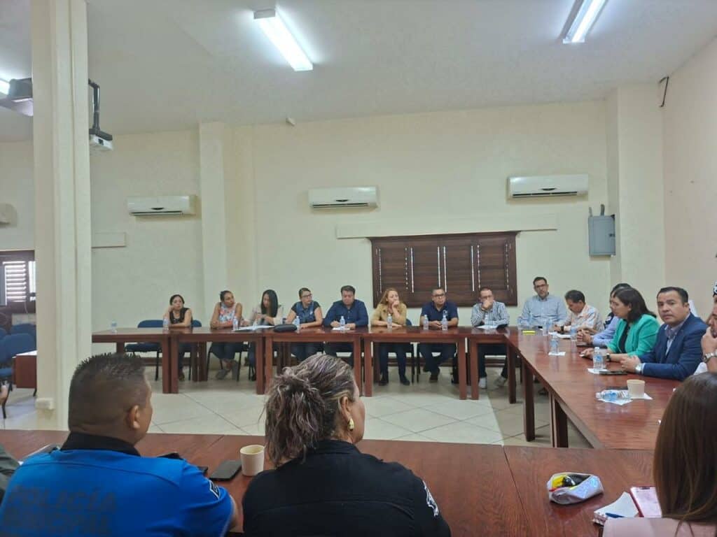Participa Fiscalía de Distrito Zona Centro en Mesa de Seguridad efectuada en Secundaria 52 de Delicias