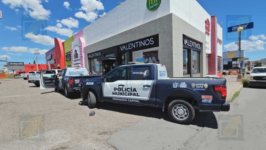 Asaltantes huyen en bicicleta tras atracar un local de burritos