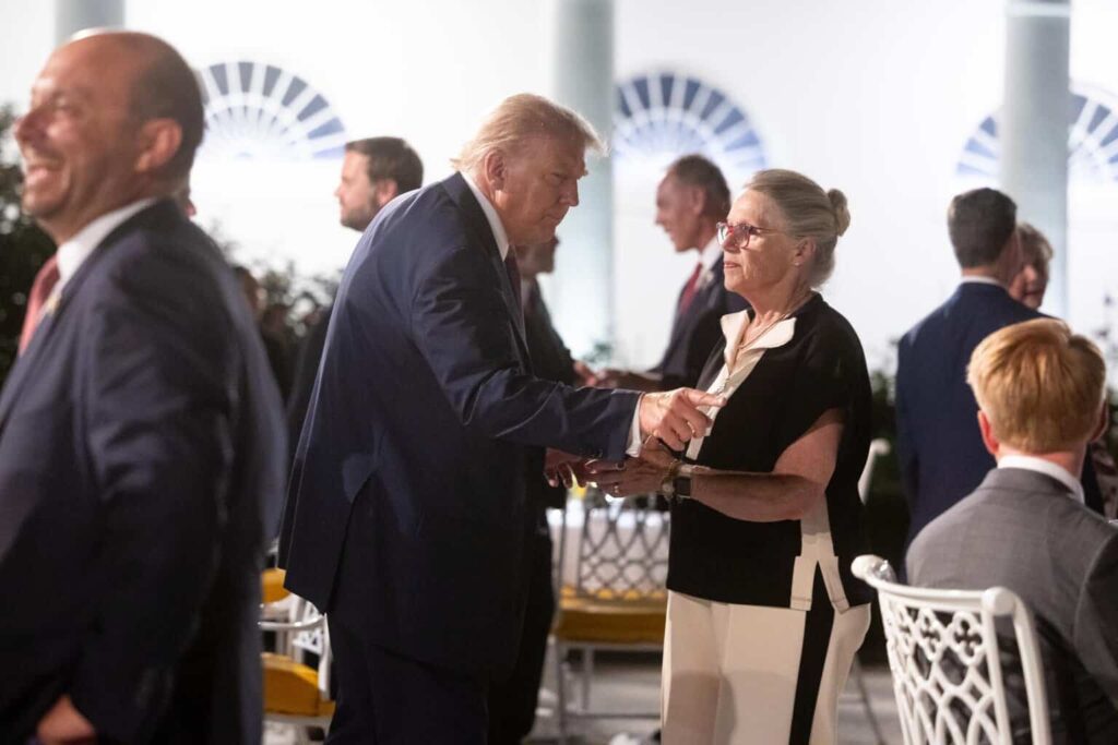 Trump auspicia cena con sus congresistas «más leales» en la Casa Blanca