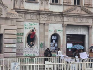 Vandalizan manifestantes Presidencia Municipal; fueron detenidos por la Policía Municipal