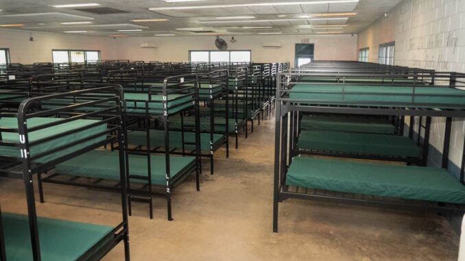 florida-abre-el-nuevo-centro-de-detencion-para-migrantes-deportation-depot.jpg Florida abre el nuevo centro de detención para migrantes ‘Deportation Depot’