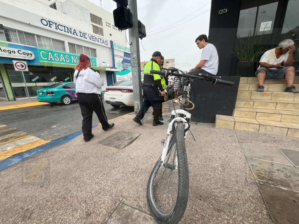 Arrollan a ciclista en la 11 y Allende; va al hospital